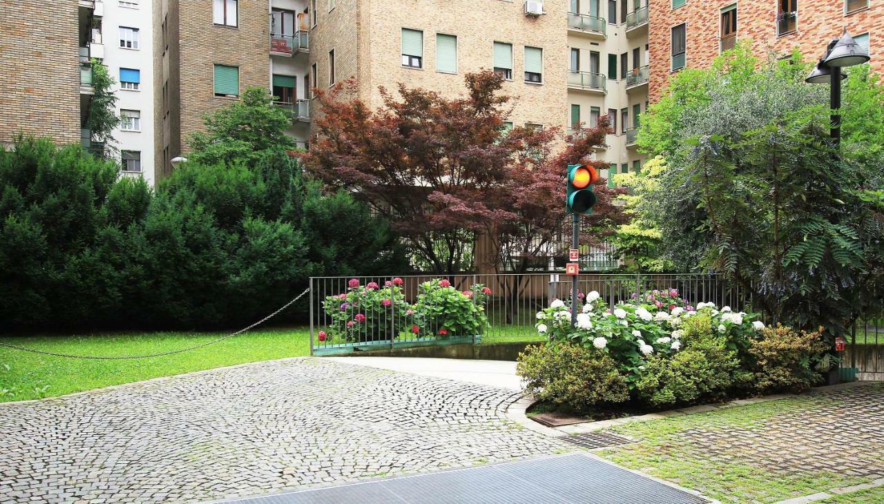 Game House In The Center Apartment Milan Bagian luar foto